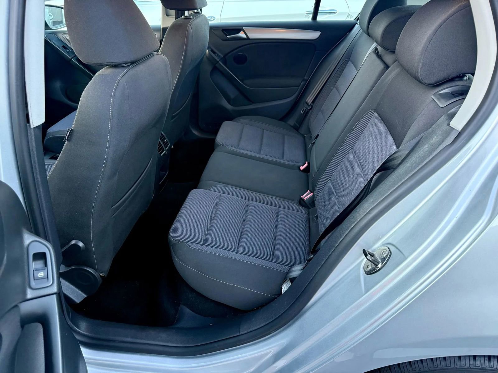 Used 2012 Volkswagen Golf 4-Door image 12