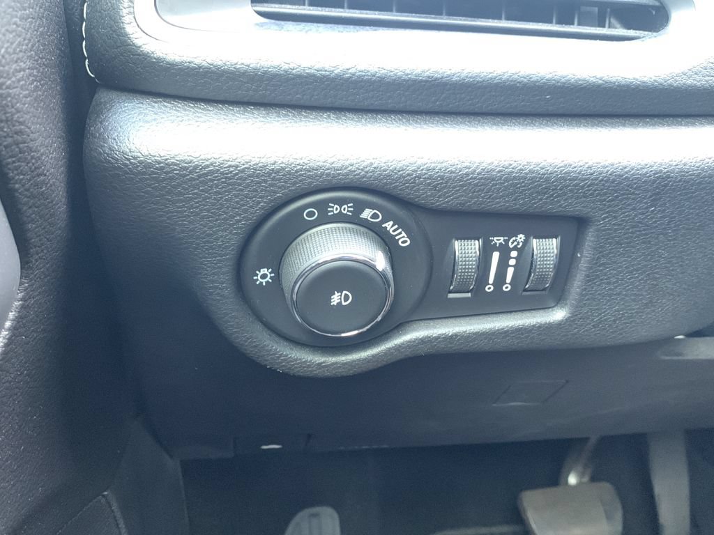 Used 2021 Chrysler Pacifica Touring w/ S Appearance Package FWD image 29