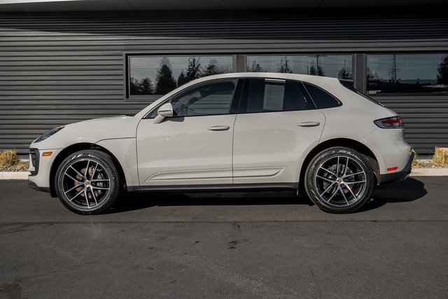 Used 2022 Porsche Macan w/ Premium Package Plus image 2
