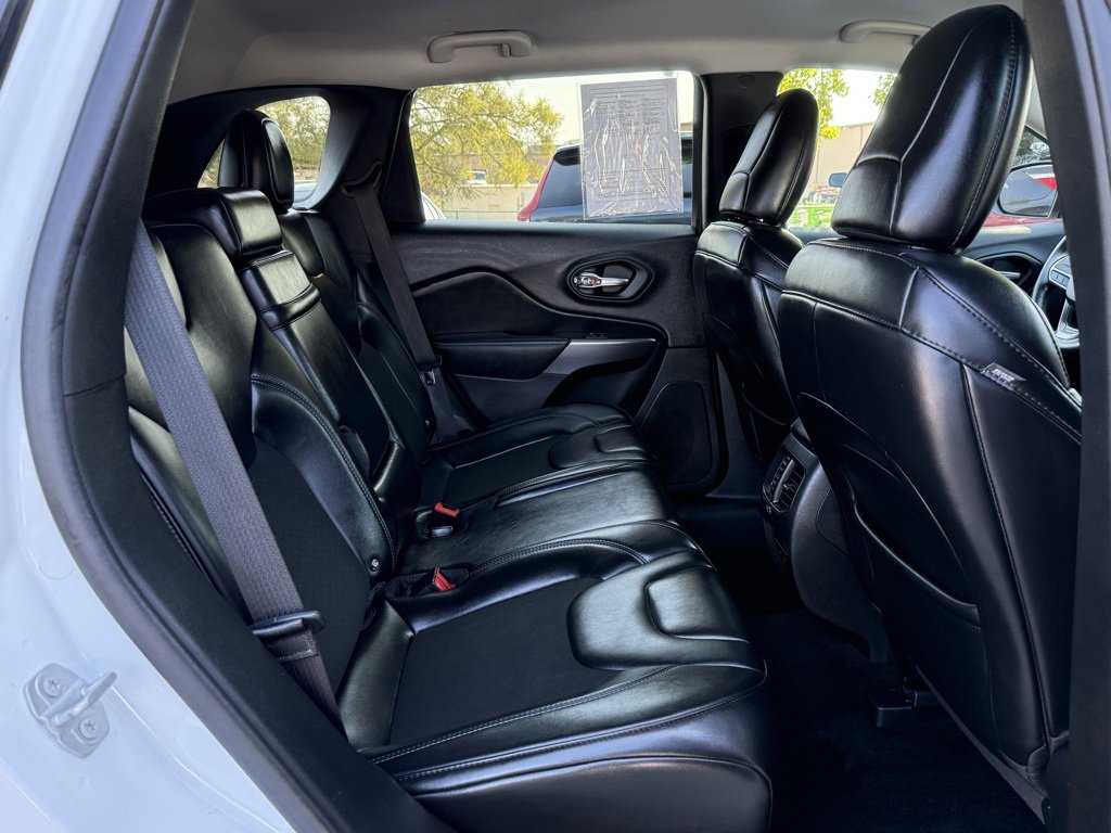 Used 2019 Jeep Cherokee Latitude Plus image 15