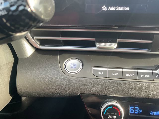 Used 2025 Hyundai Elantra SEL image 31