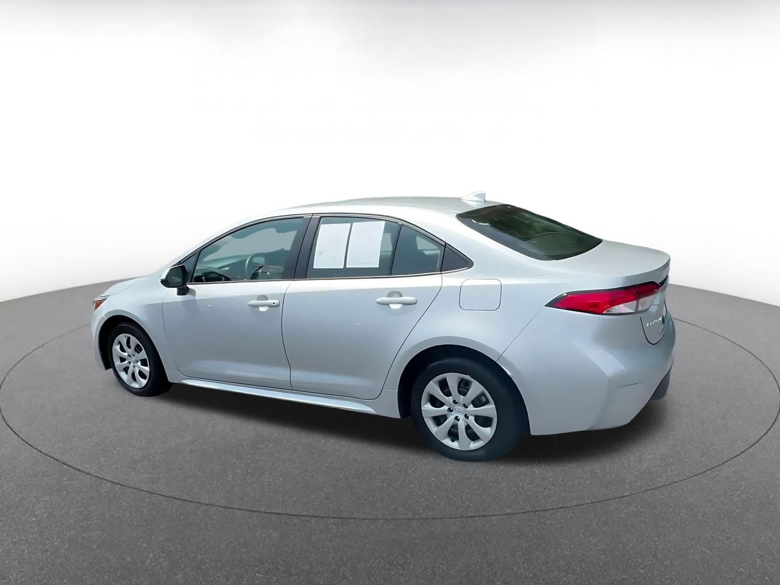 Used 2025 Toyota Corolla LE FWD image 10