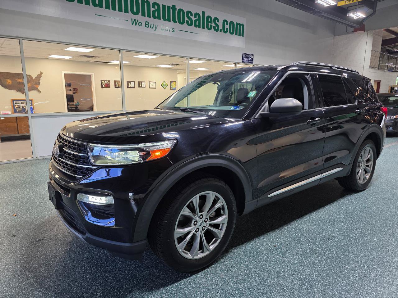 Used 2021 Ford Explorer XLT w/ Equipment Group 202A AWD/4WD image 2