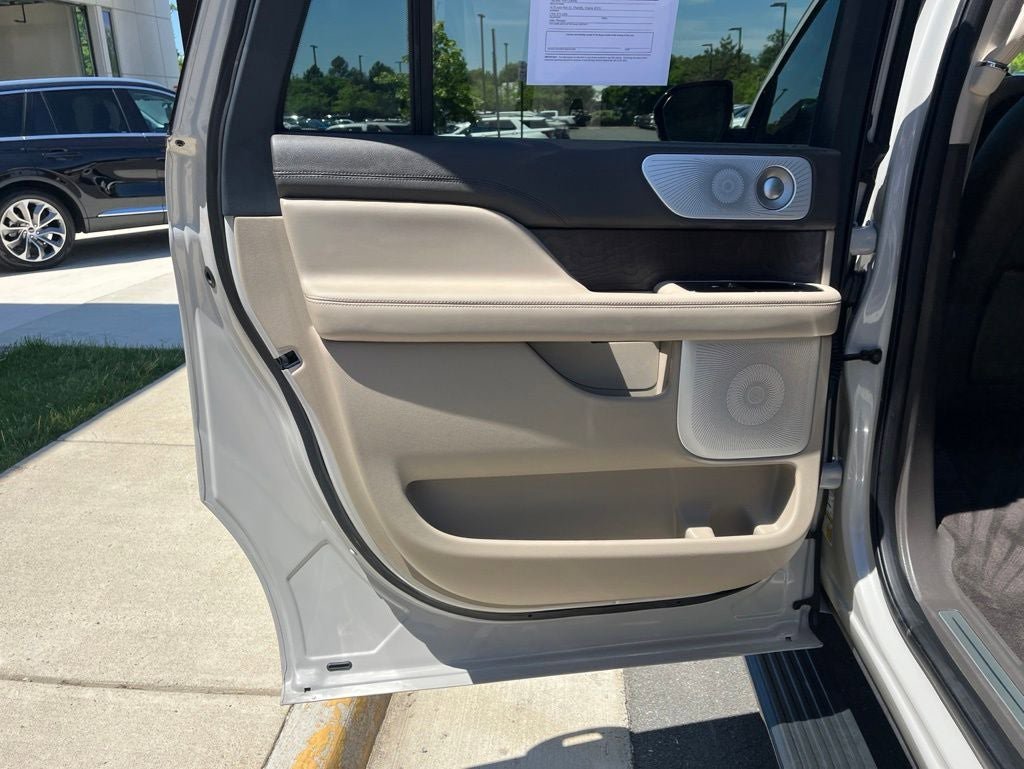 Certified 2023 Lincoln Navigator L Reserve AWD/4WD image 18