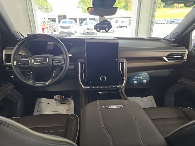 Certified 2025 GMC Yukon Denali Ultimate AWD/4WD image 11