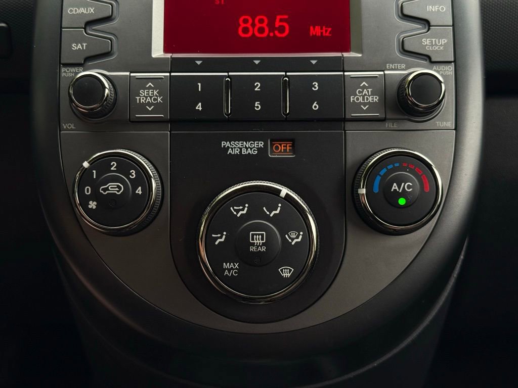 Used 2010 Kia Soul + FWD image 29