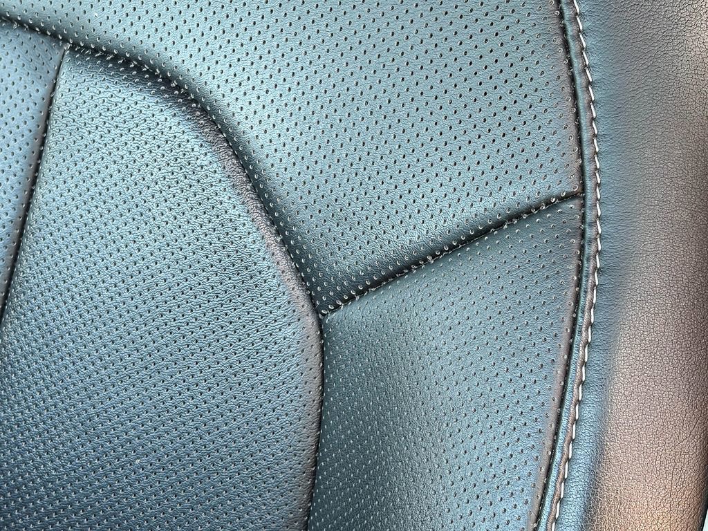 Used 2025 Chrysler Pacifica Premium image 54