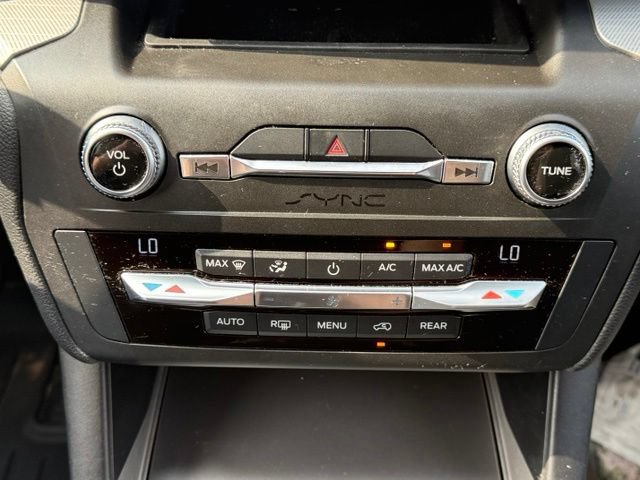 Used 2020 Ford Explorer XLT w/ Equipment Group 202A AWD/4WD image 29