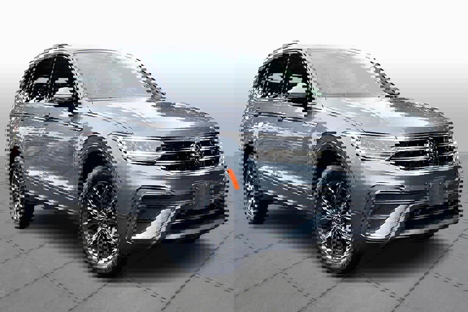 Certified 2022 Volkswagen Tiguan SE image 2