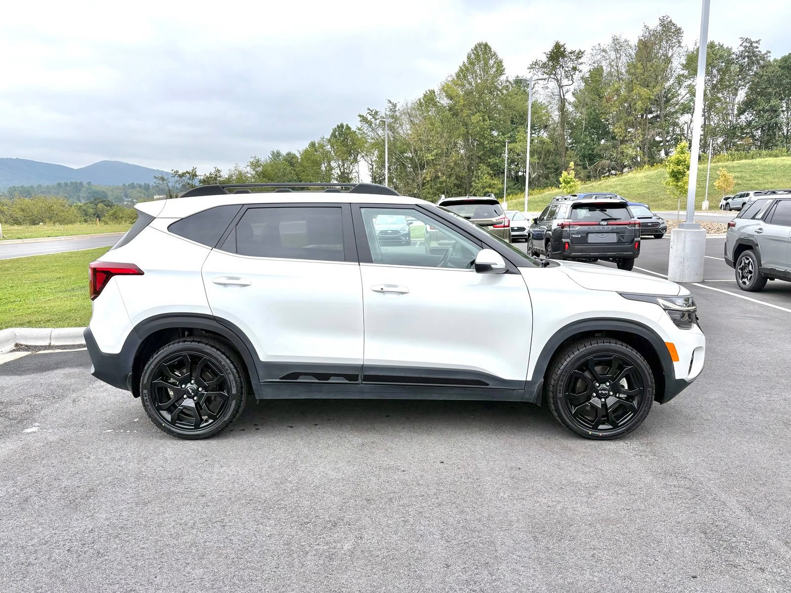 Used 2024 Kia Seltos X-Line AWD/4WD image 6