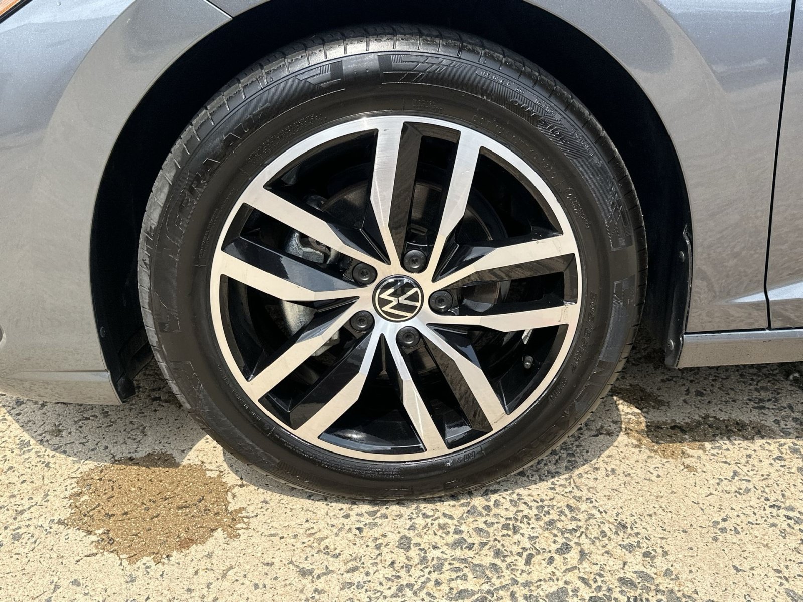 Used 2025 Volkswagen Jetta SE FWD image 20