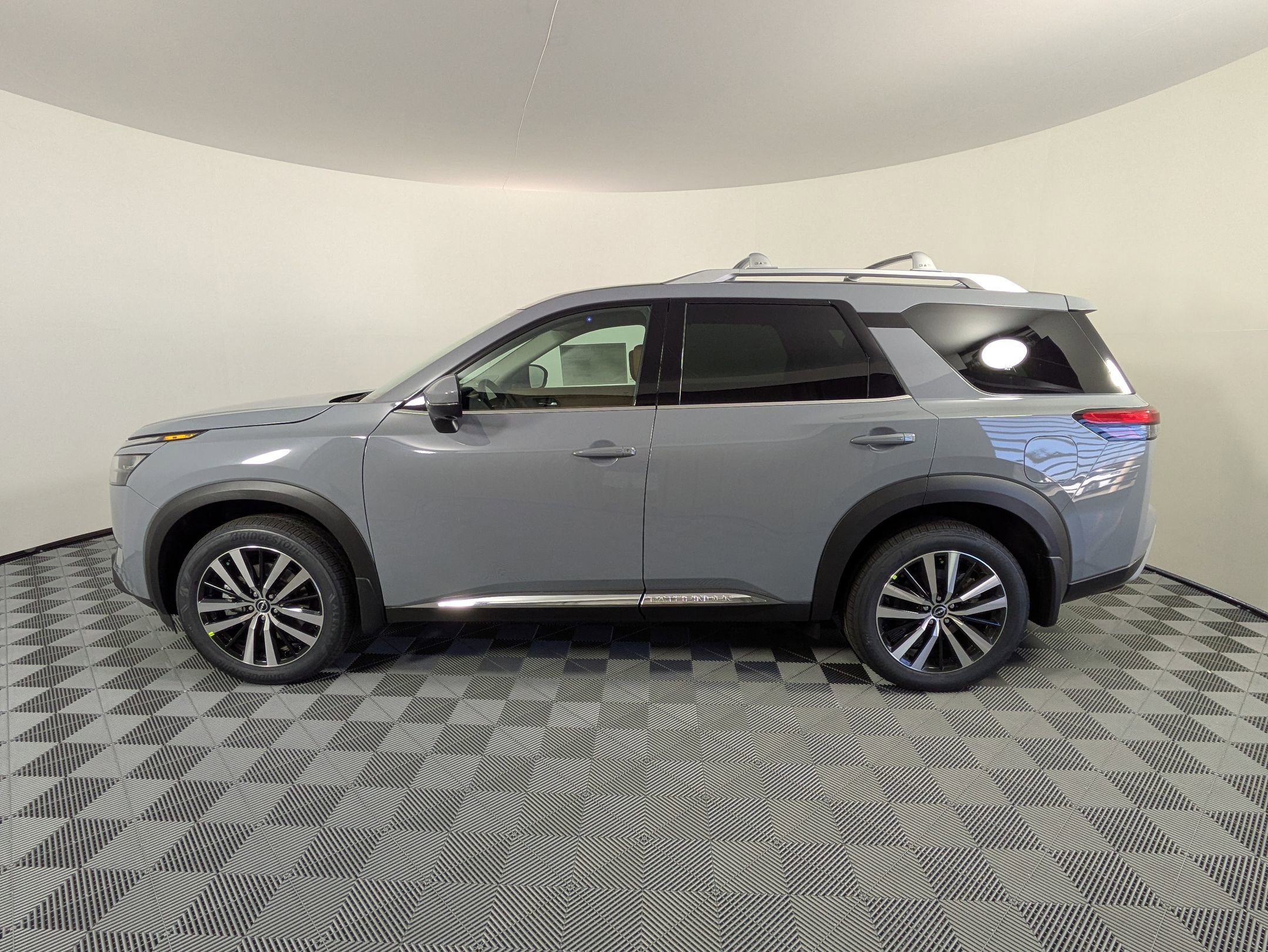 New 2025 Nissan Pathfinder Platinum w/ Cargo Package image 31