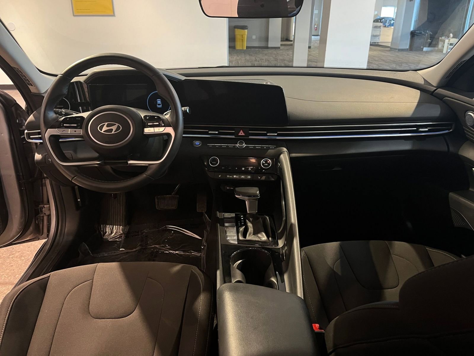 Used 2025 Hyundai Elantra SEL image 34