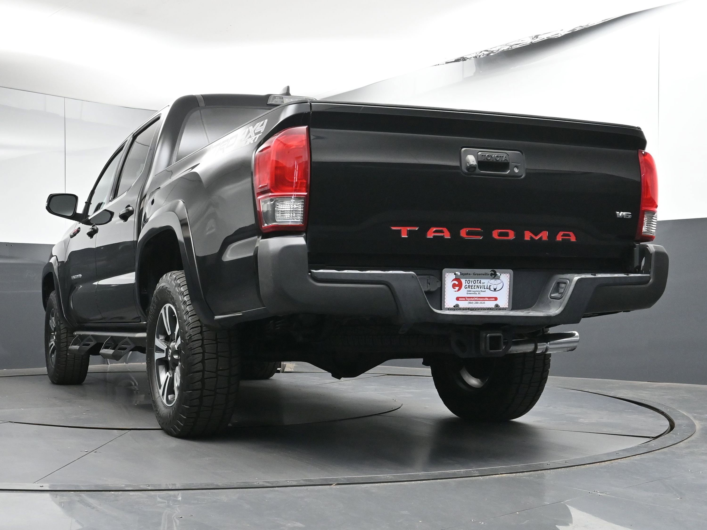 Used 2017 Toyota Tacoma TRD Sport image 31