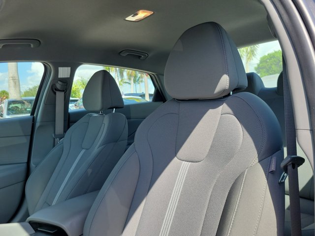 Certified 2026 Hyundai Elantra SE w/ Cargo Package FWD image 15