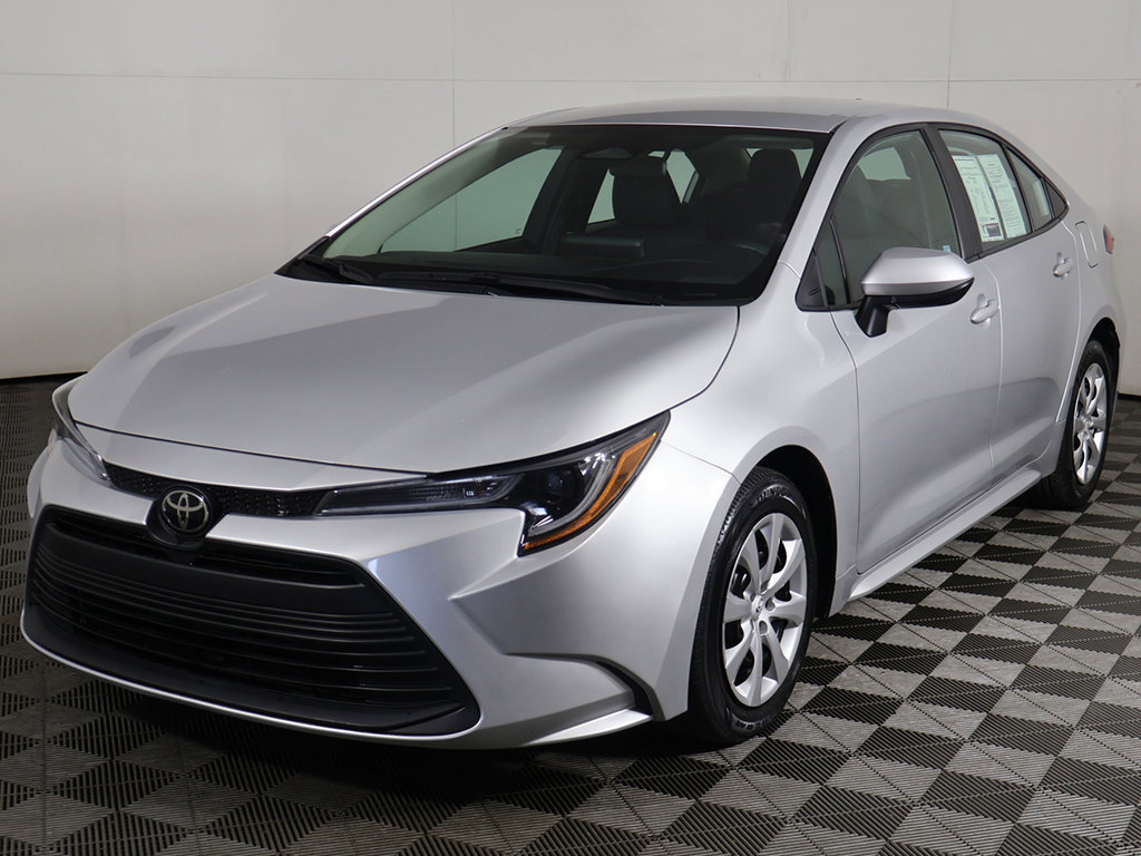 Used 2024 Toyota Corolla LE FWD image 5