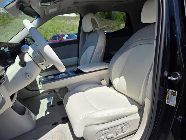 New 2025 Genesis GV60 Advanced image 6