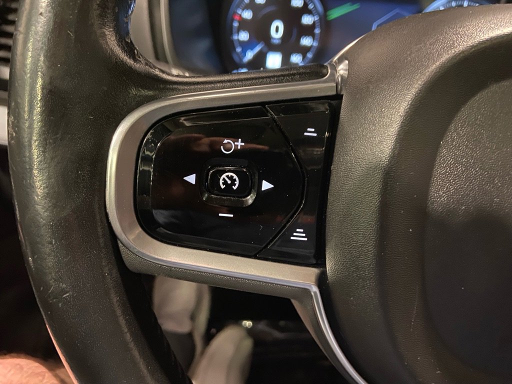 Used 2017 Volvo XC90 T6 Momentum w/ Vision Package image 46