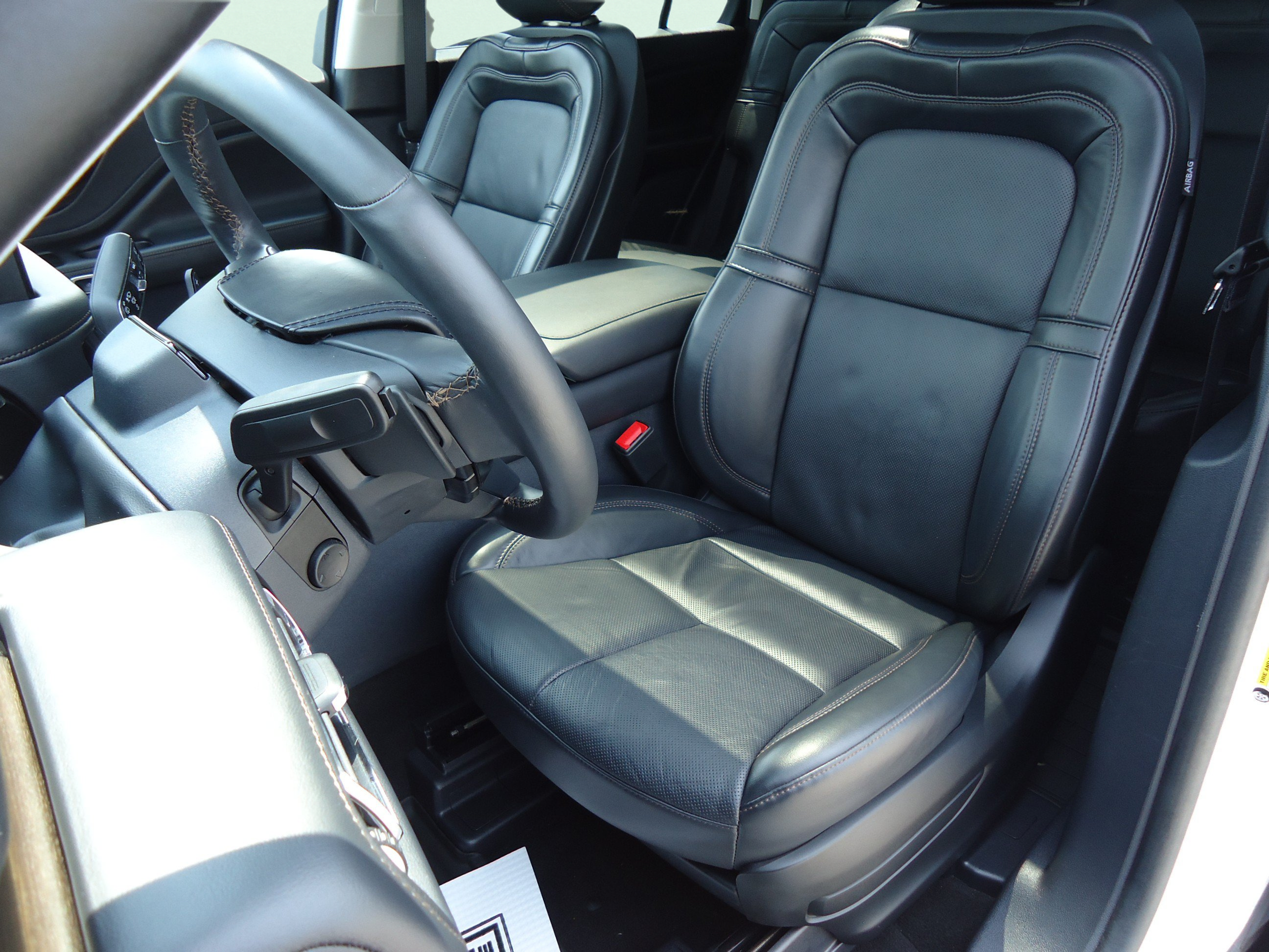 Certified 2025 Lincoln Aviator Reserve w/ Jet Appearance Package AWD/4WD image 25