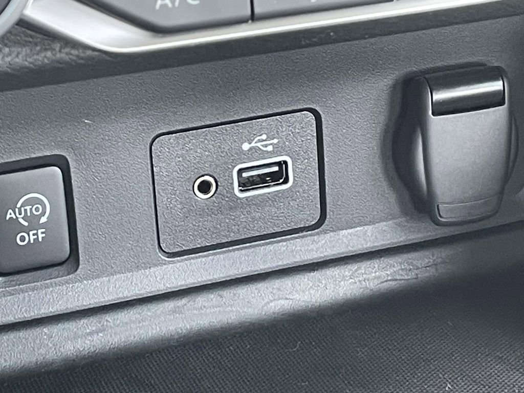 Used 2025 Nissan Sentra S image 27