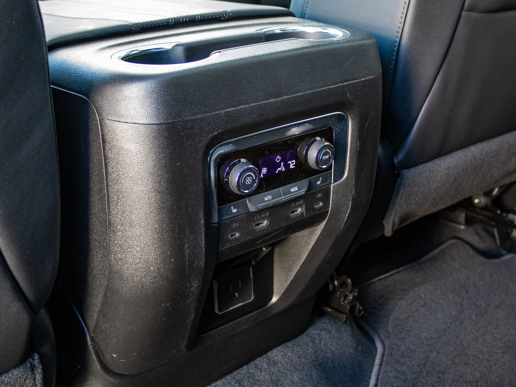 Used 2025 Chevrolet Suburban High Country image 28