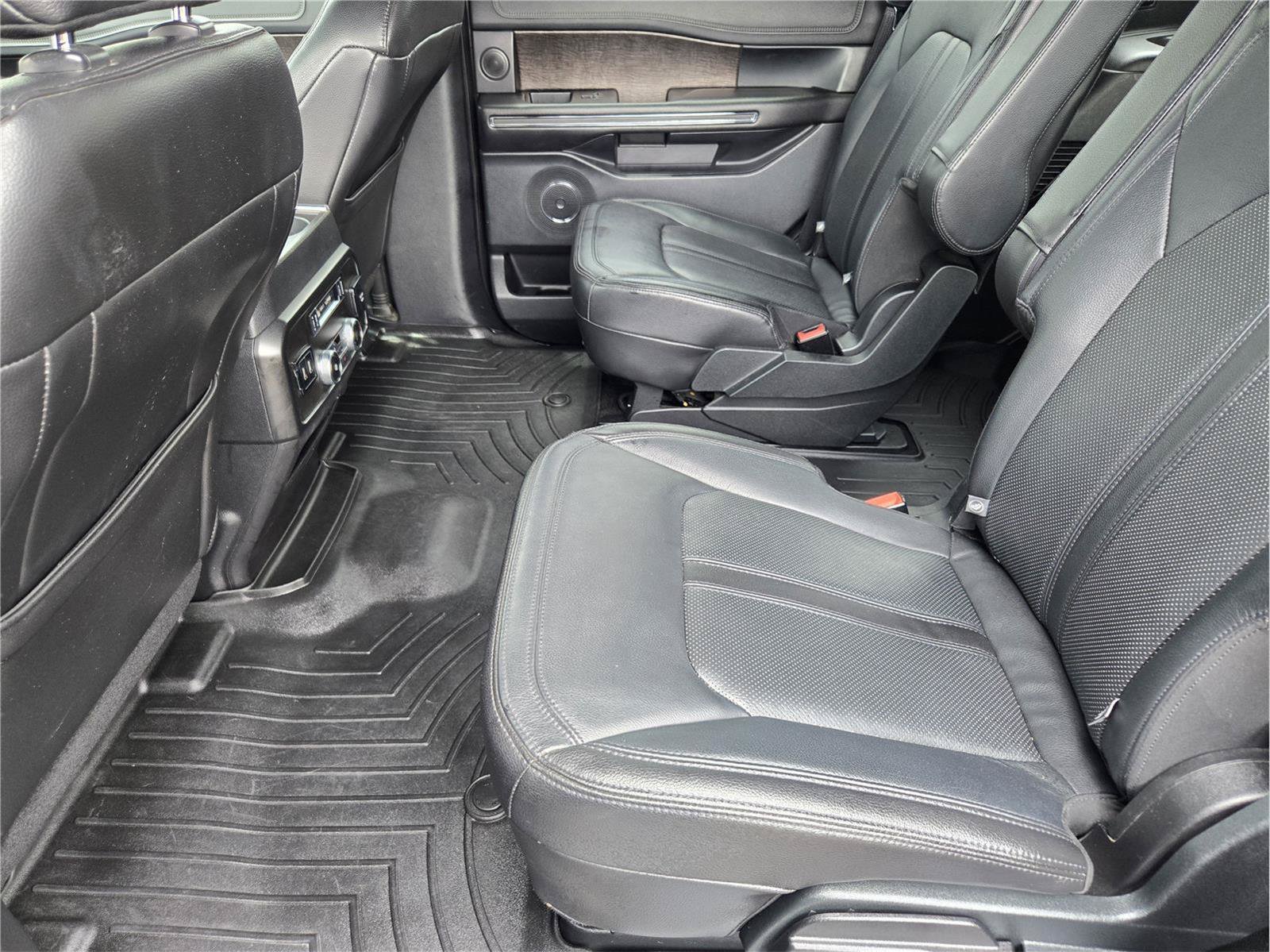 Used 2018 Ford Expedition Limited w/ Equipment Group 302A RWD image 29