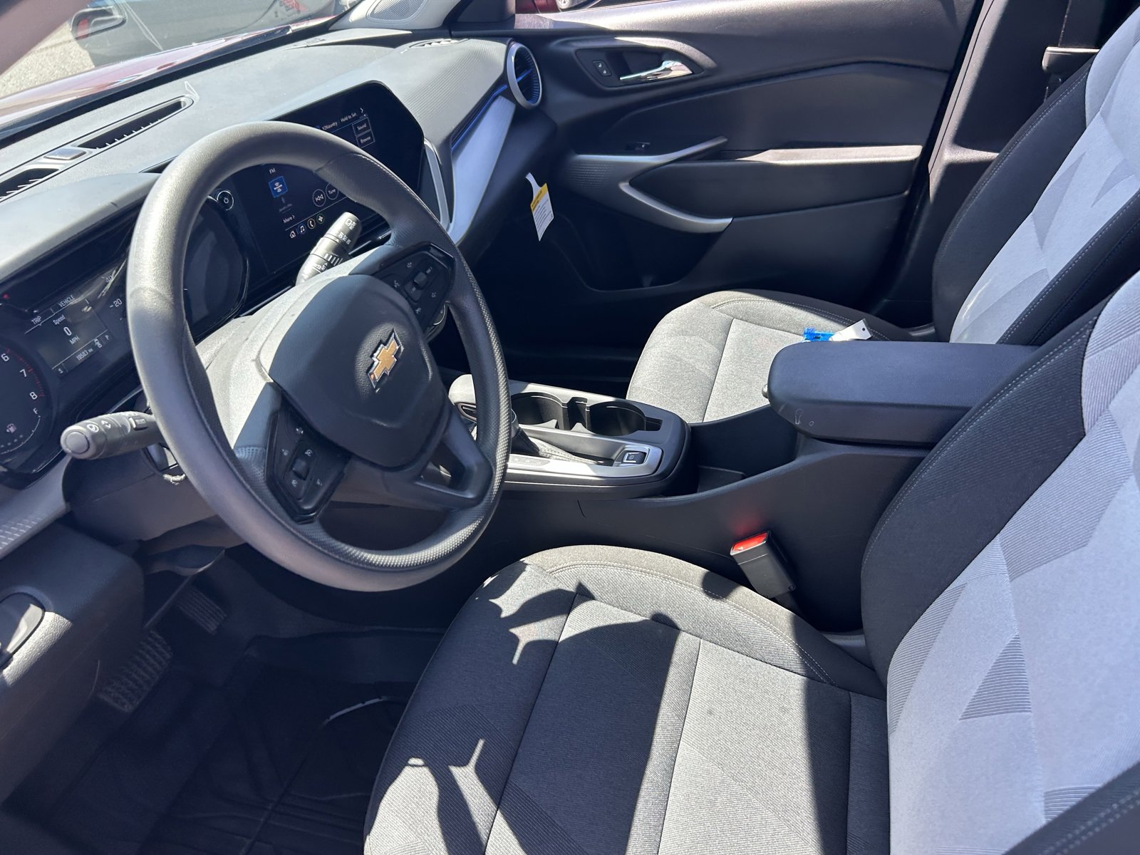 Used 2025 Chevrolet Trax LS w/ LS Convenience Package image 10