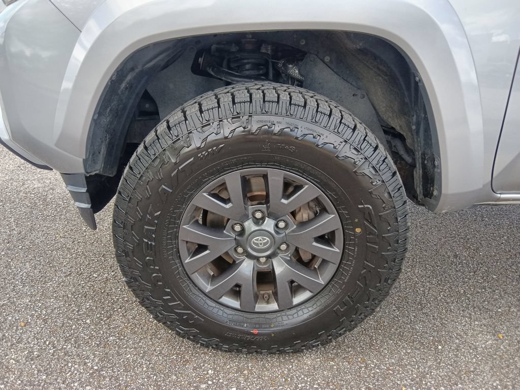 Used 2021 Toyota Tacoma SR5 w/ Technology Package AWD/4WD image 10