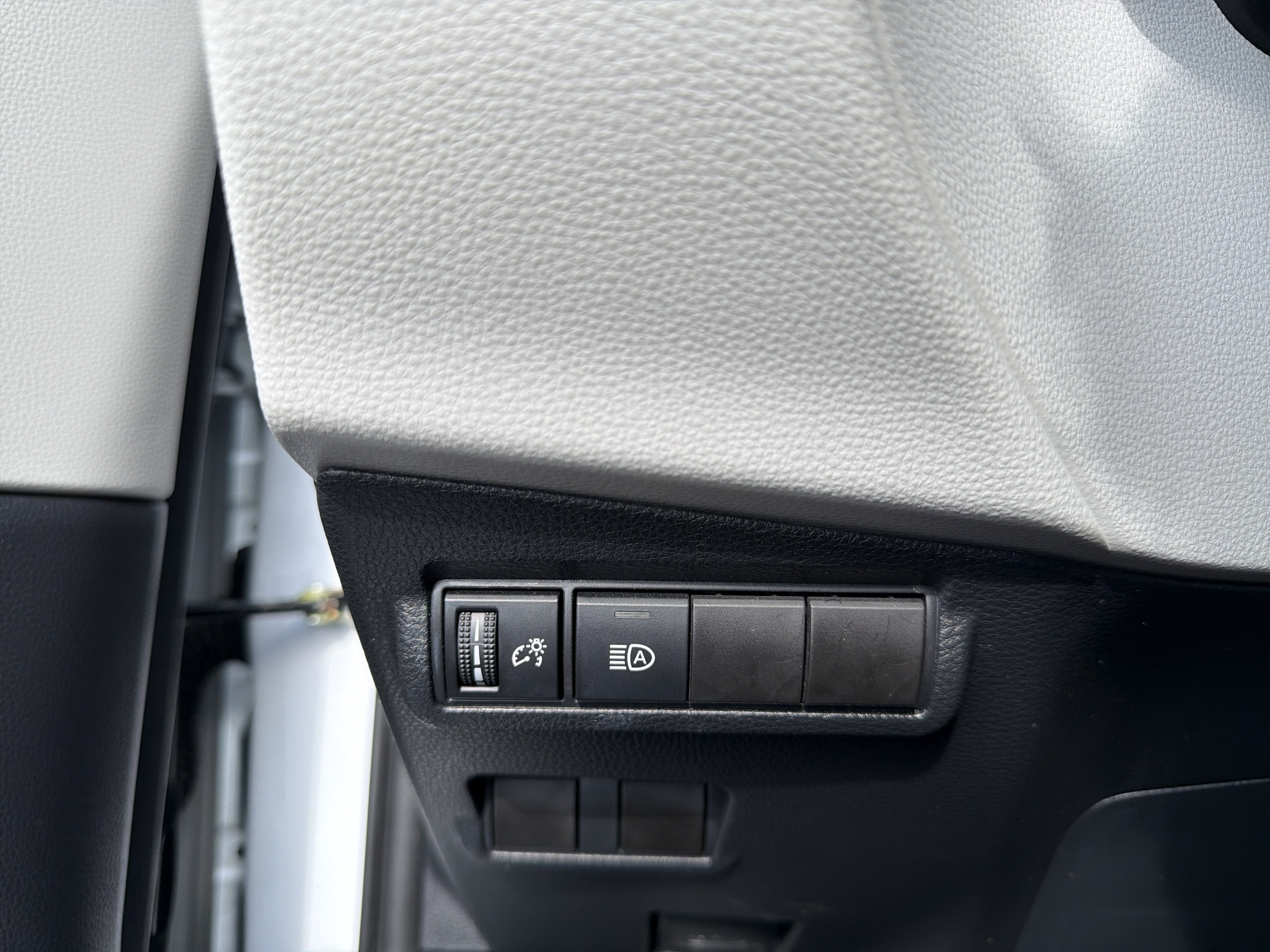 Used 2022 Toyota Corolla Cross L AWD/4WD image 16