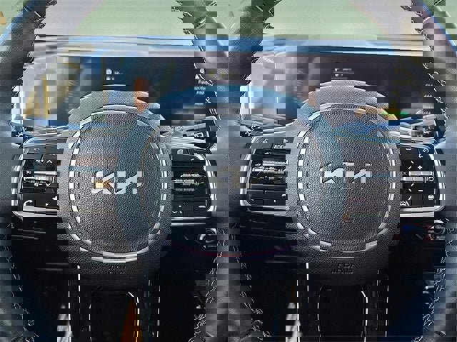 Used 2025 Kia Sorento S image 24