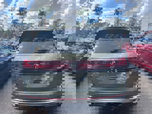 Certified 2025 Volkswagen Atlas Peak Edition SE image 5