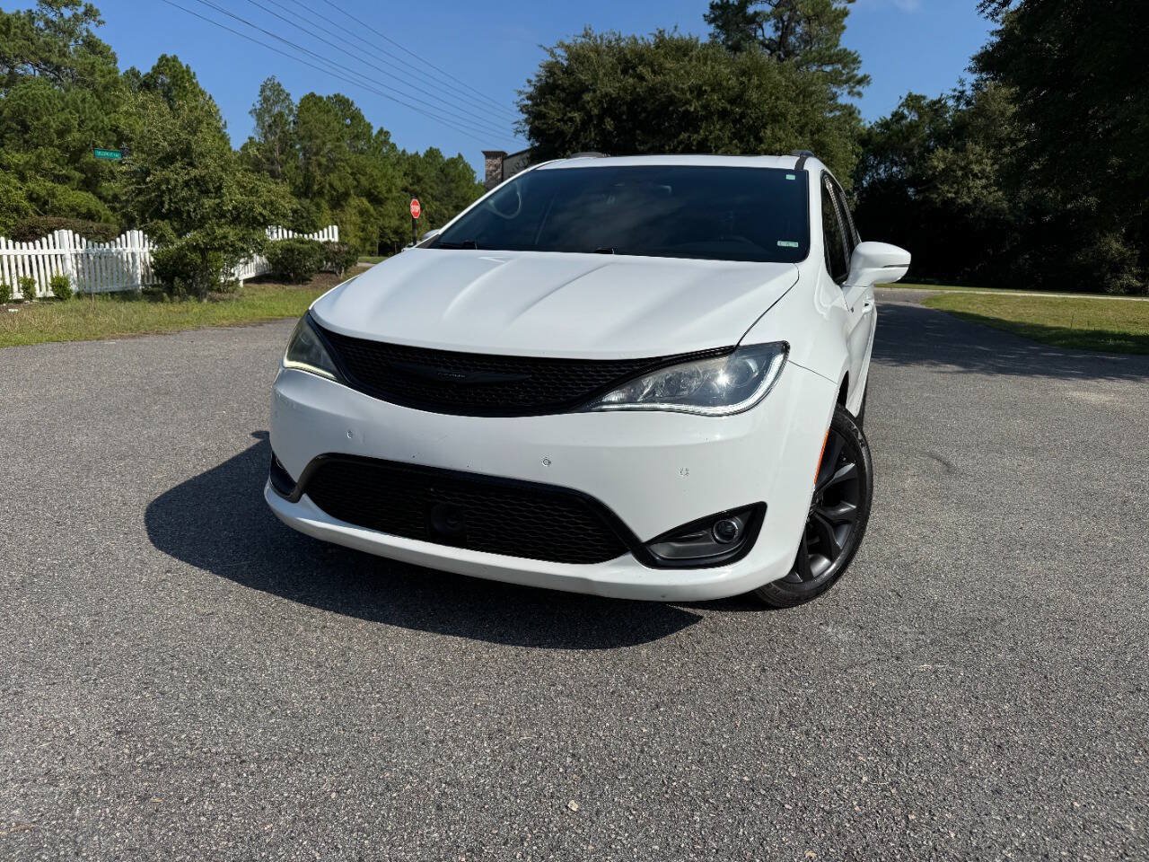 Used 2019 Chrysler Pacifica Limited w/ Advanced Safetytec Group FWD image 28