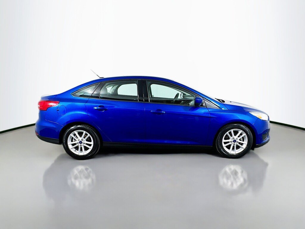 Used 2018 Ford Focus SE FWD image 6