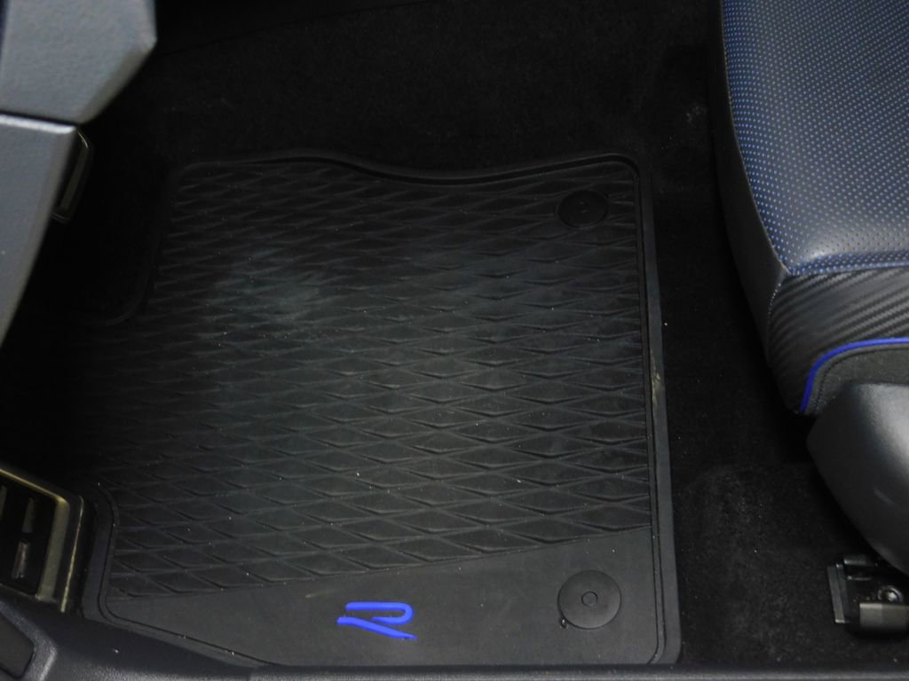 Used 2025 Volkswagen Golf R Black Edition image 39