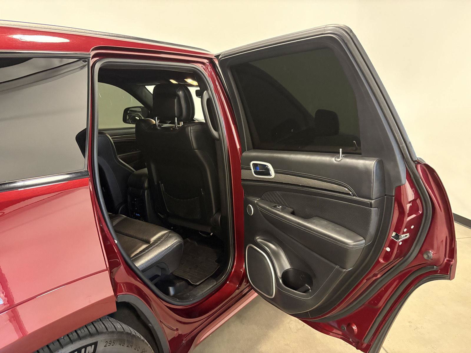 Used 2018 Jeep Grand Cherokee Trackhawk AWD/4WD image 39