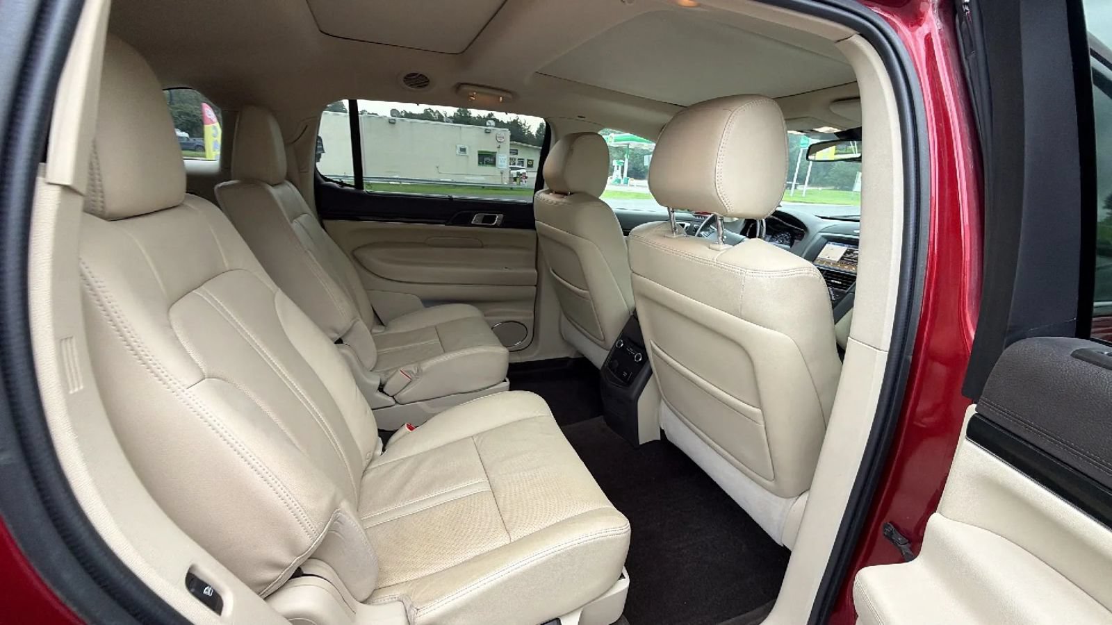 Used 2019 Lincoln MKT AWD image 57