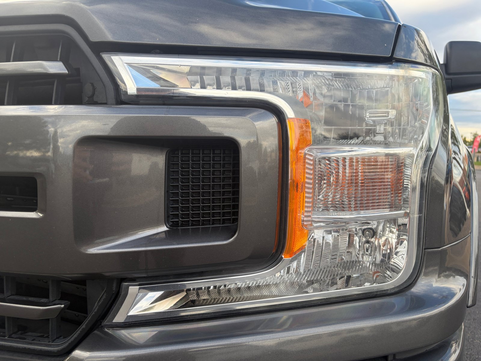 Used 2018 Ford F150 XLT w/ Equipment Group 302A Luxury AWD/4WD image 9