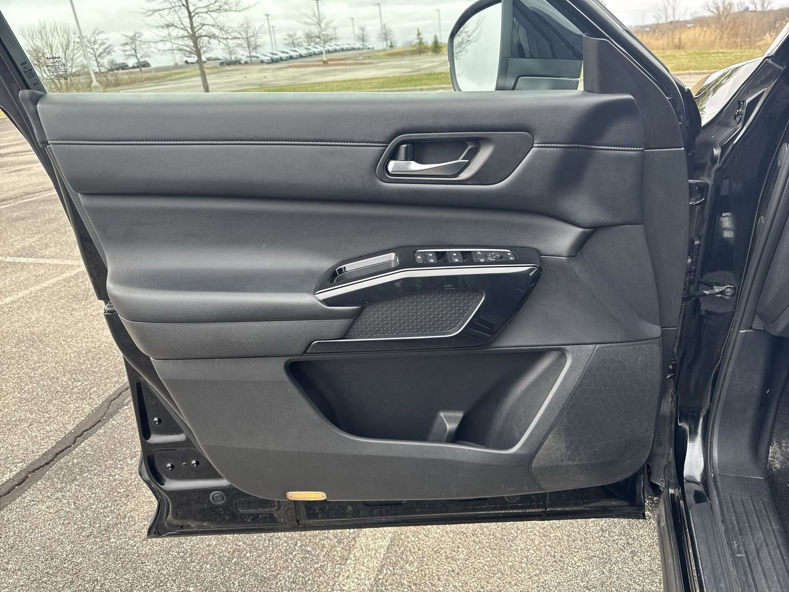 Used 2022 Nissan Pathfinder SV image 25