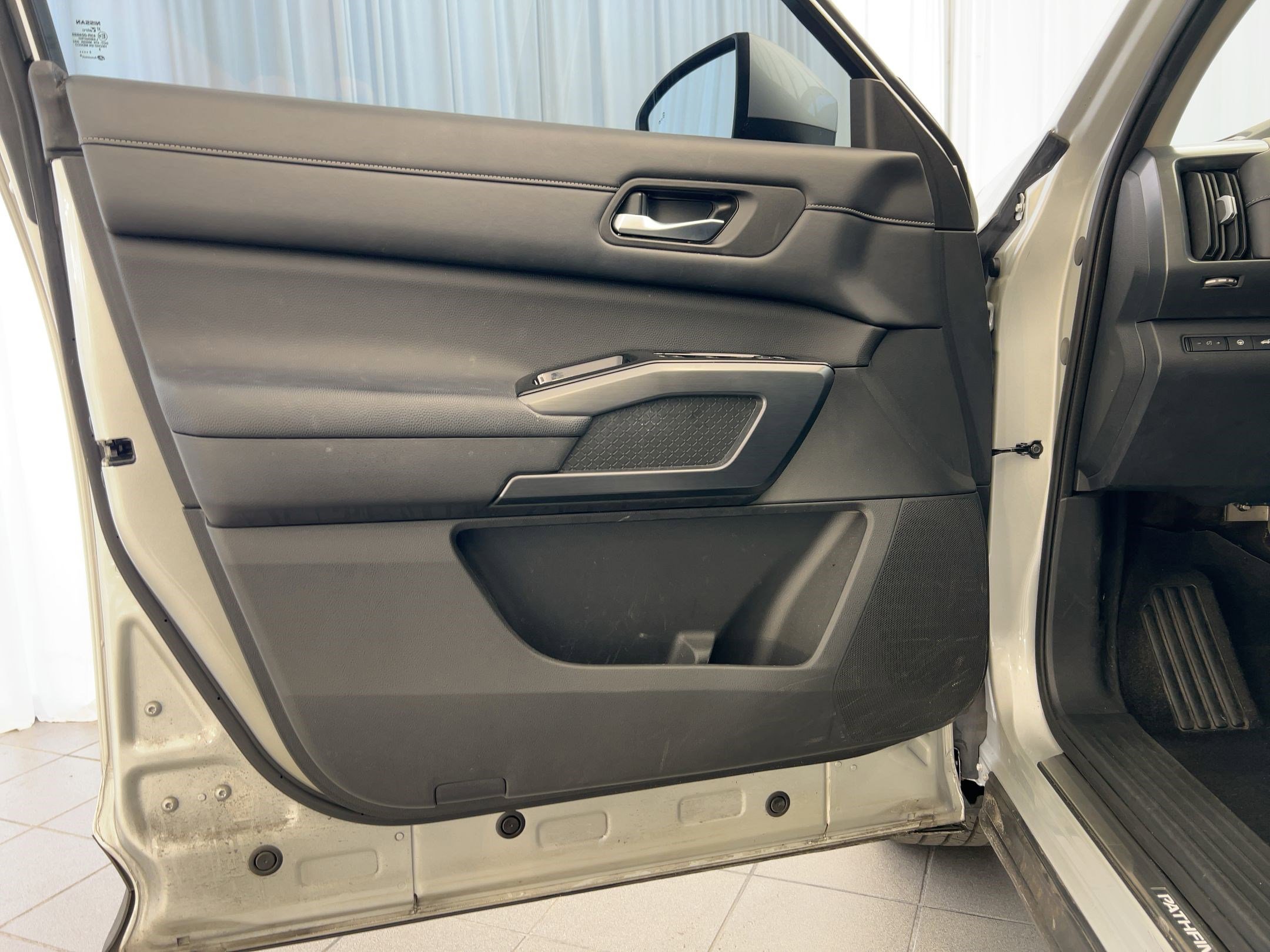 Used 2023 Nissan Pathfinder SL w/ SL Premium Package image 30