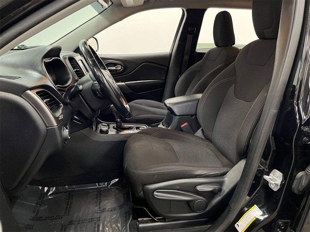 Used 2020 Jeep Cherokee Latitude w/ Cold Weather Group image 10