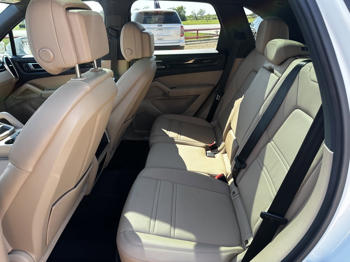 Used 2022 Porsche Cayenne Platinum Edition image 23