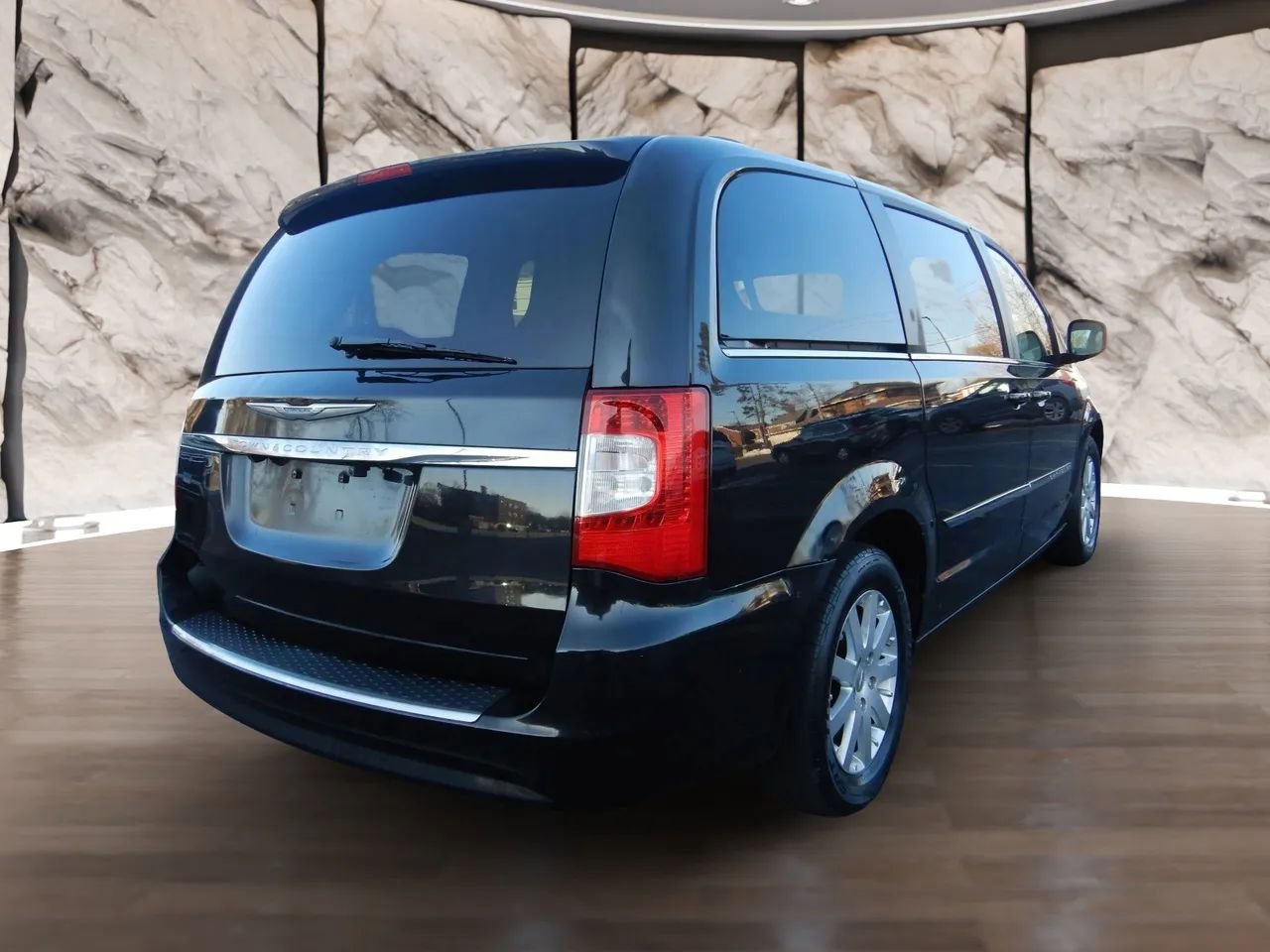 Used 2013 Chrysler Town & Country Touring image 6