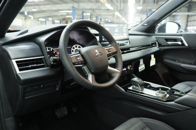 New 2026 Mitsubishi Outlander LE FWD image 5