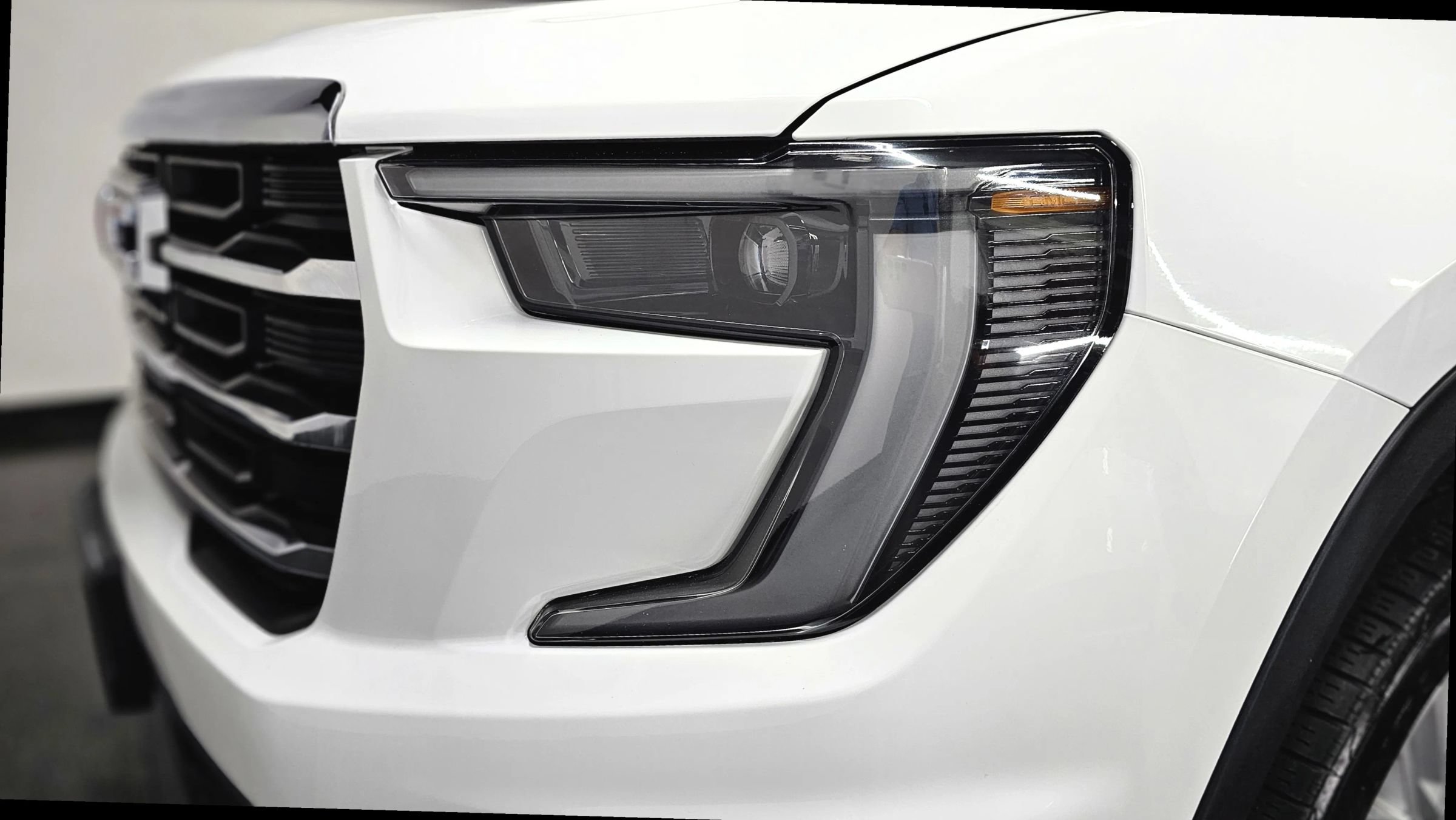 Used 2024 GMC Acadia Elevation FWD image 28
