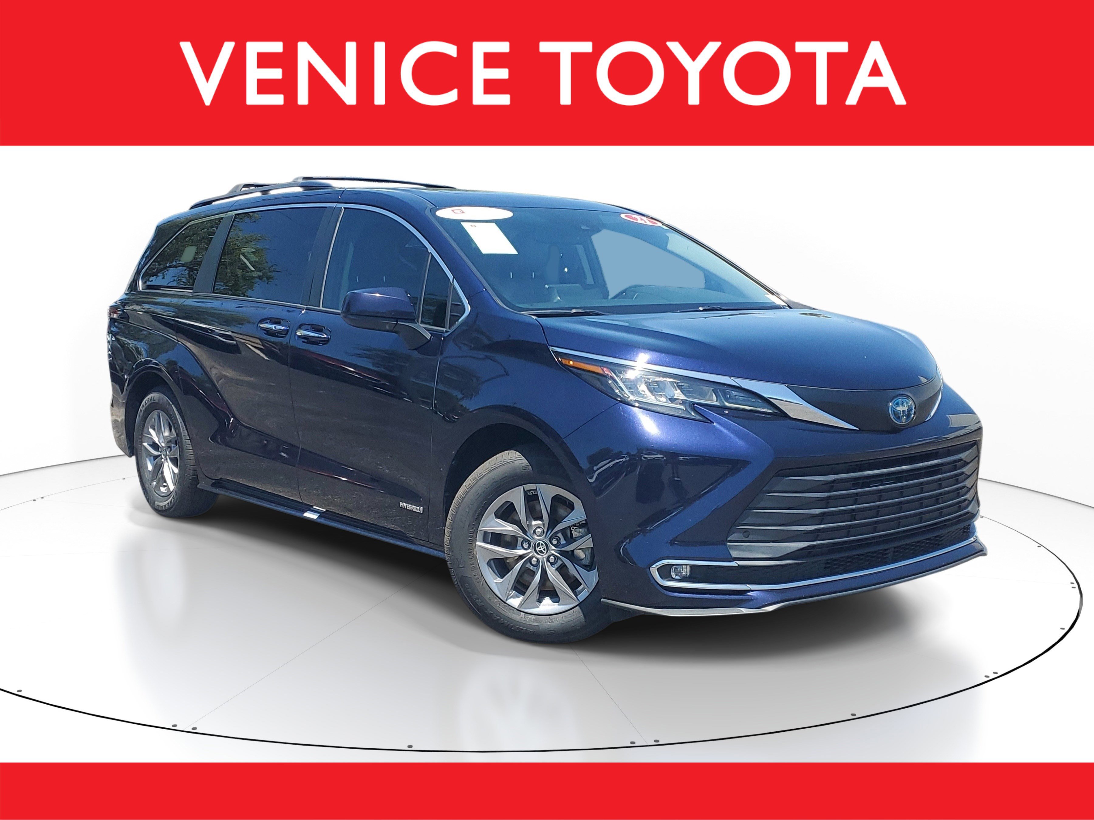 Certified 2021 Toyota Sienna XLE FWD image 1