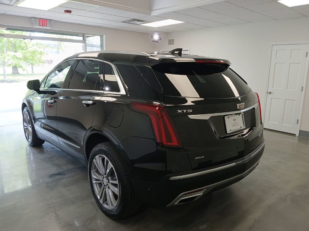 Used 2025 Cadillac XT5 Premium Luxury w/ Technology Package AWD/4WD image 3
