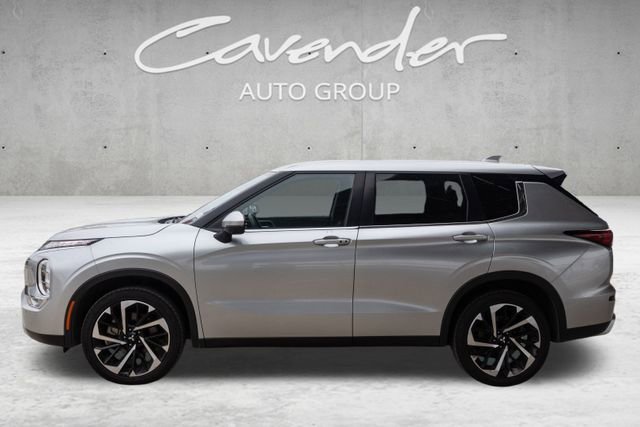 Used 2023 Mitsubishi Outlander SE image 4