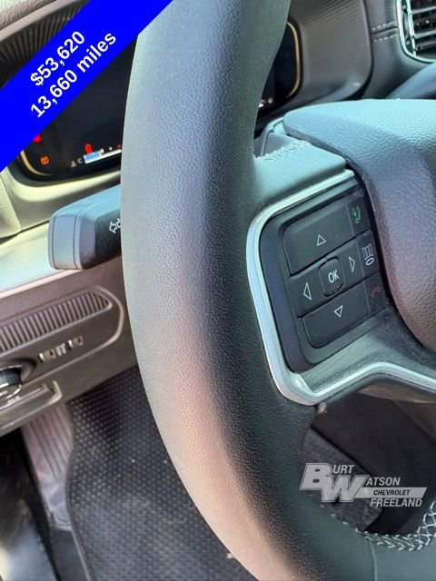 Used 2025 Jeep Wagoneer L Series II w/ 8-pass Seating Package AWD/4WD image 14