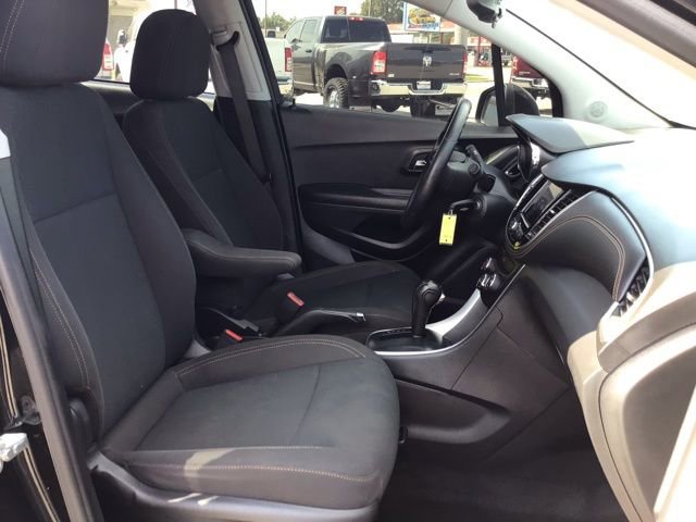 Used 2021 Chevrolet Trax LS w/ Tint and Cruise Package image 12