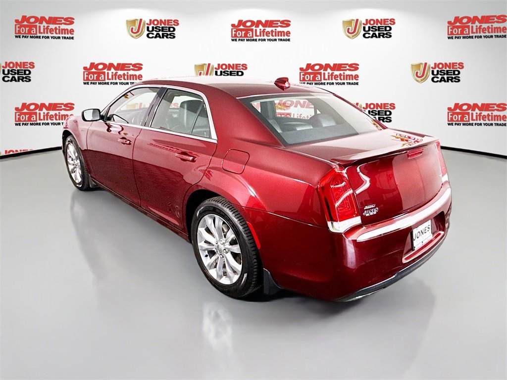 Used 2016 Chrysler 300 Limited image 2